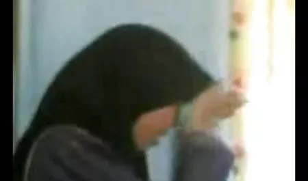 جوانان بزرگ از یک زن در دانلود فیلم سکس درتلگرام جوراب ساق بلند