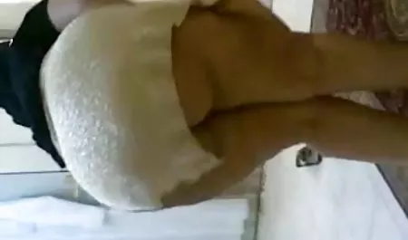 عمه بالغ پاهایش را کانال فیلم سسکی پهن می کند