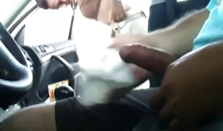 یک چکش کانال فیلم سکس اینستاگرام اسپلیت جوان در ورزشگاه