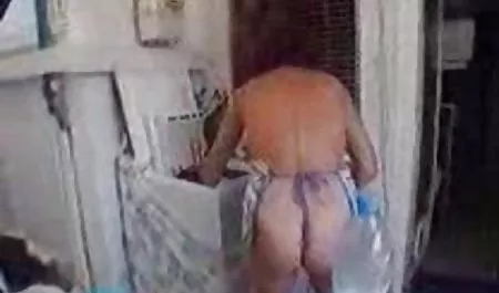 او یک بلوند داغ موبوگرام سکسی را گرفت و سوار اتوبوس شد
